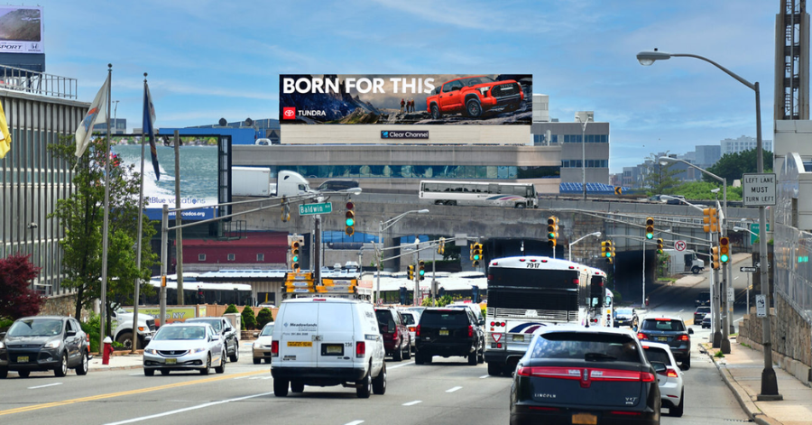 Key Transit Advertising Benefits